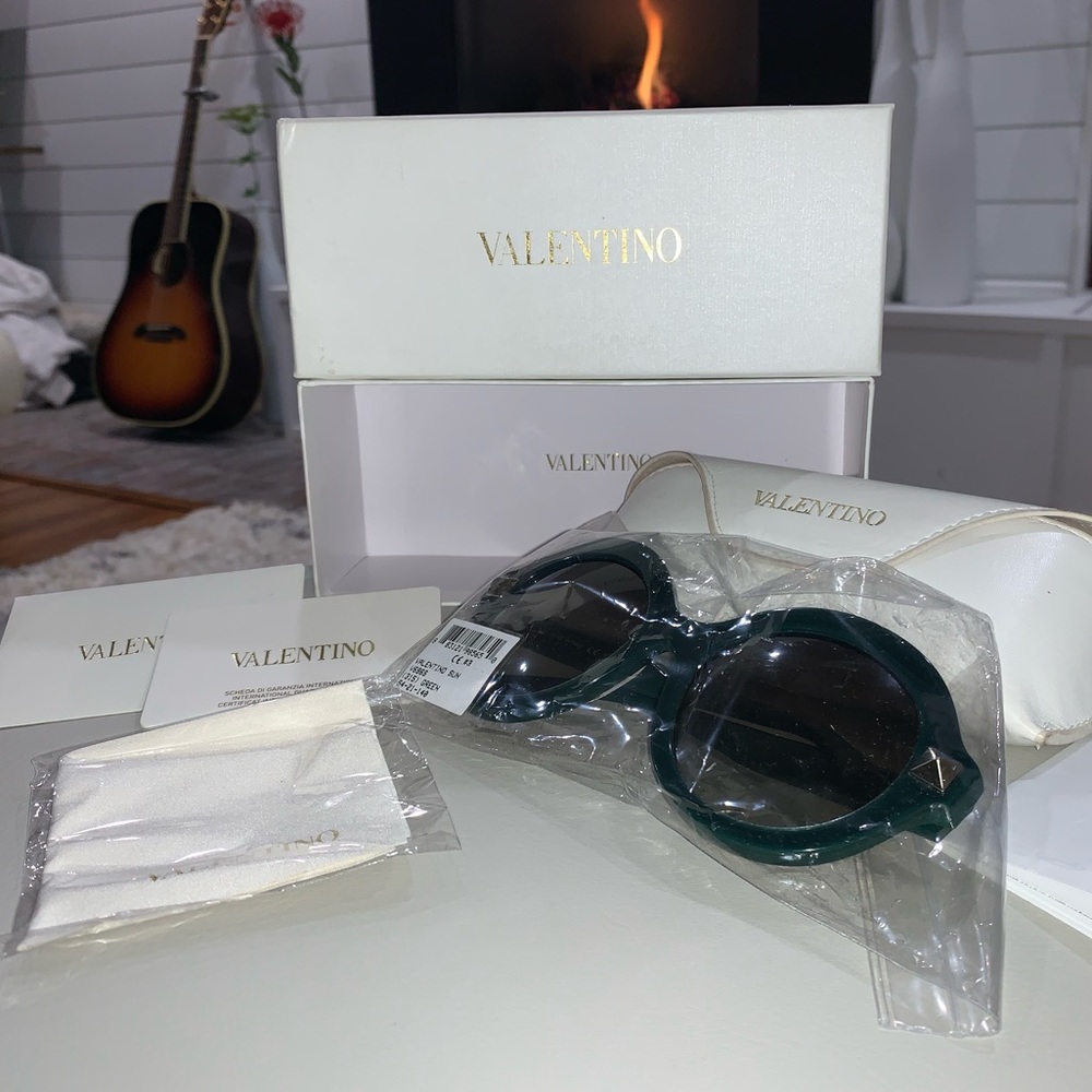 Authentic Valentino Rockstud Oversized sunglasses